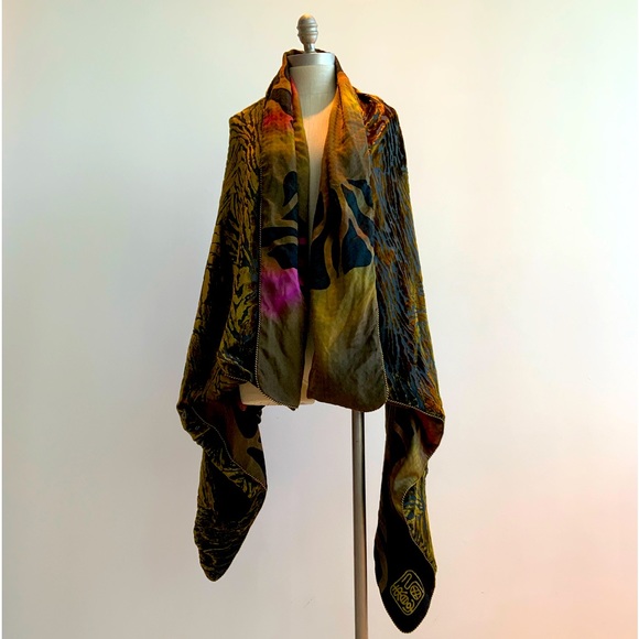 Dramatic Burnt Velvet Double Faced Wrap - Picture 8 of 9